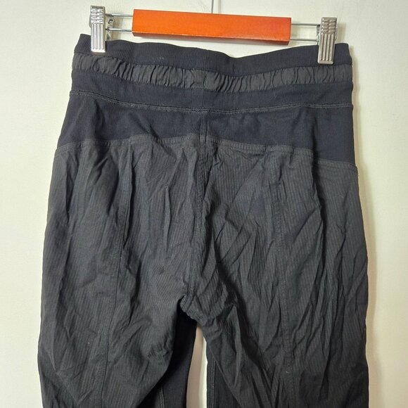 Lululemon Women's Size 2 Dance Studio Mid-Rise 25" Crop Black Mid-Rise - Picture 3 of 9